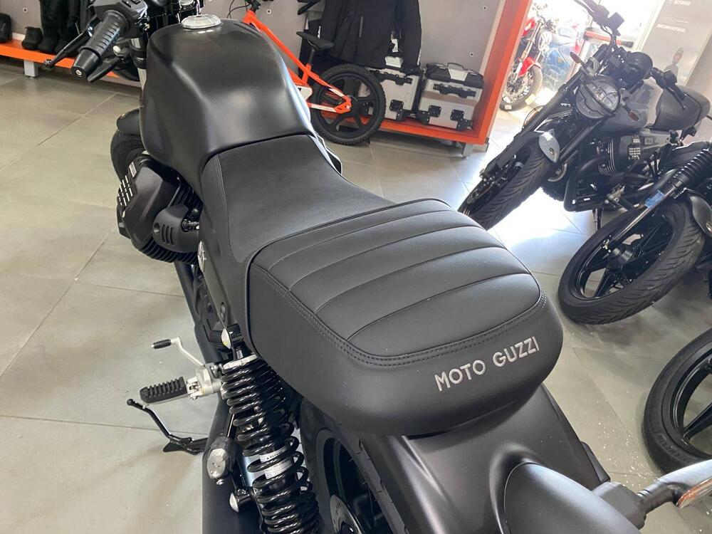 Moto Guzzi V7 Stone (2025) (6)