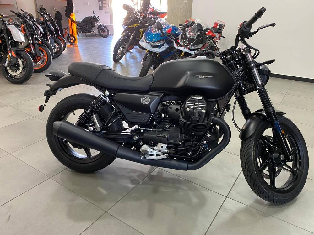 Moto Guzzi V7 Stone (2025) (2)