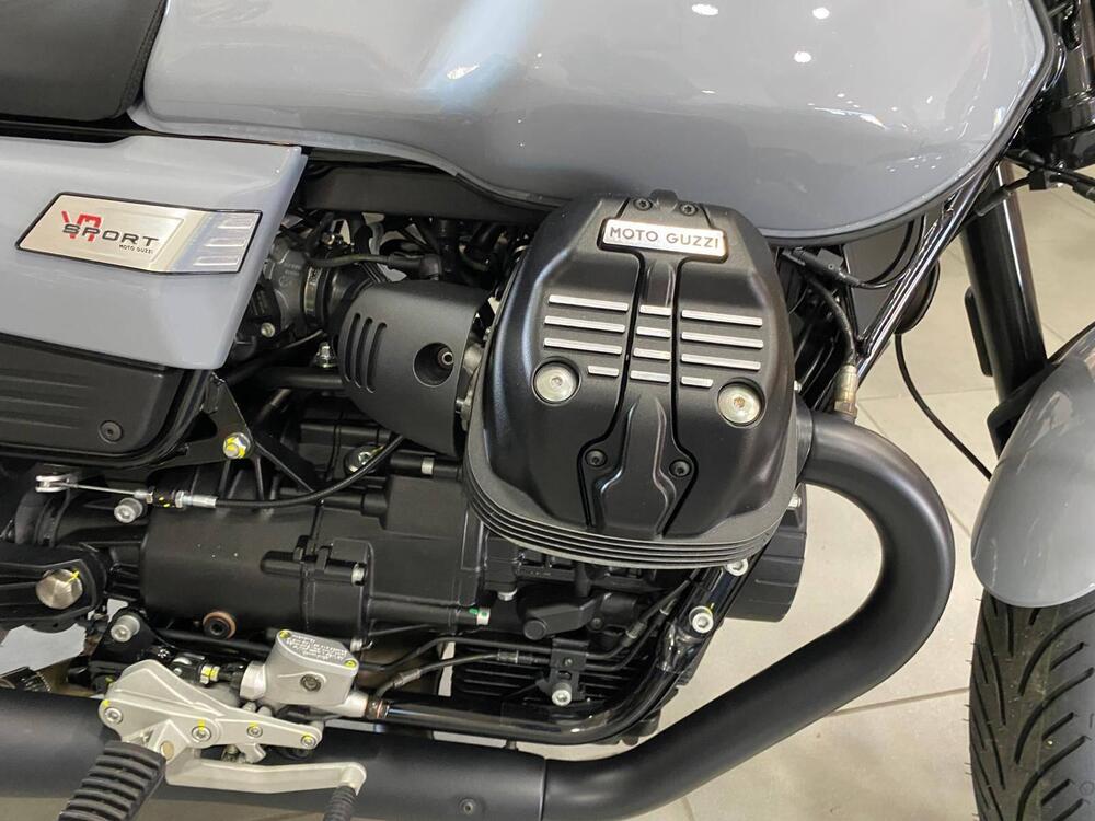 Moto Guzzi V7 Sport (2025 - 26) (4)