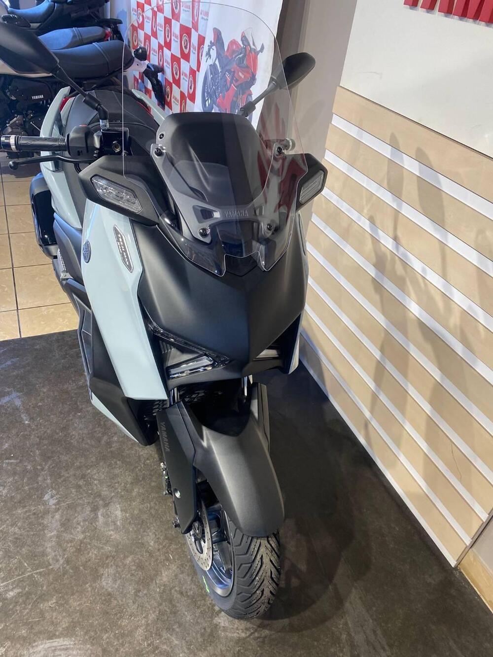 Yamaha X-Max 300 Tech Max (2025) (2)