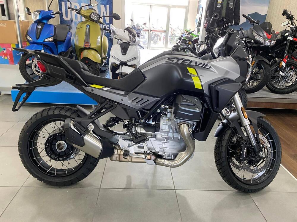 Moto Guzzi Stelvio (2024 - 26)