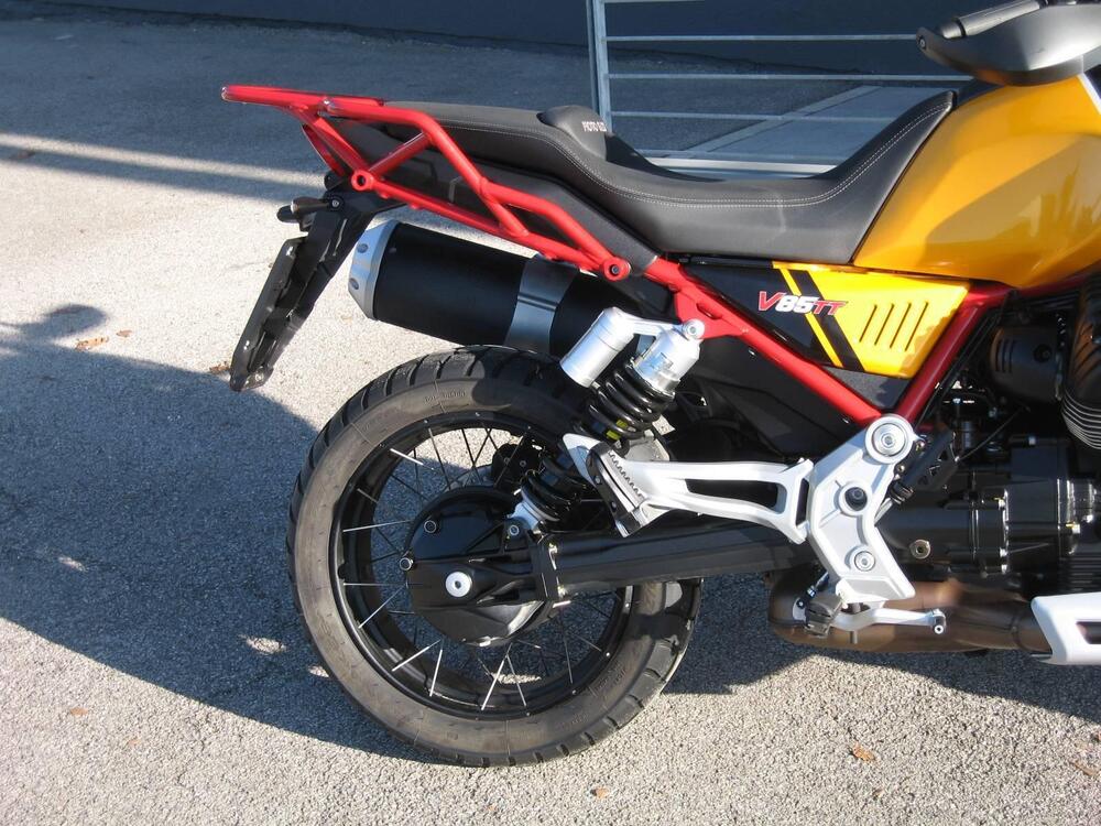 Moto Guzzi V85 TT Evocative Graphics (2021 - 23) (4)
