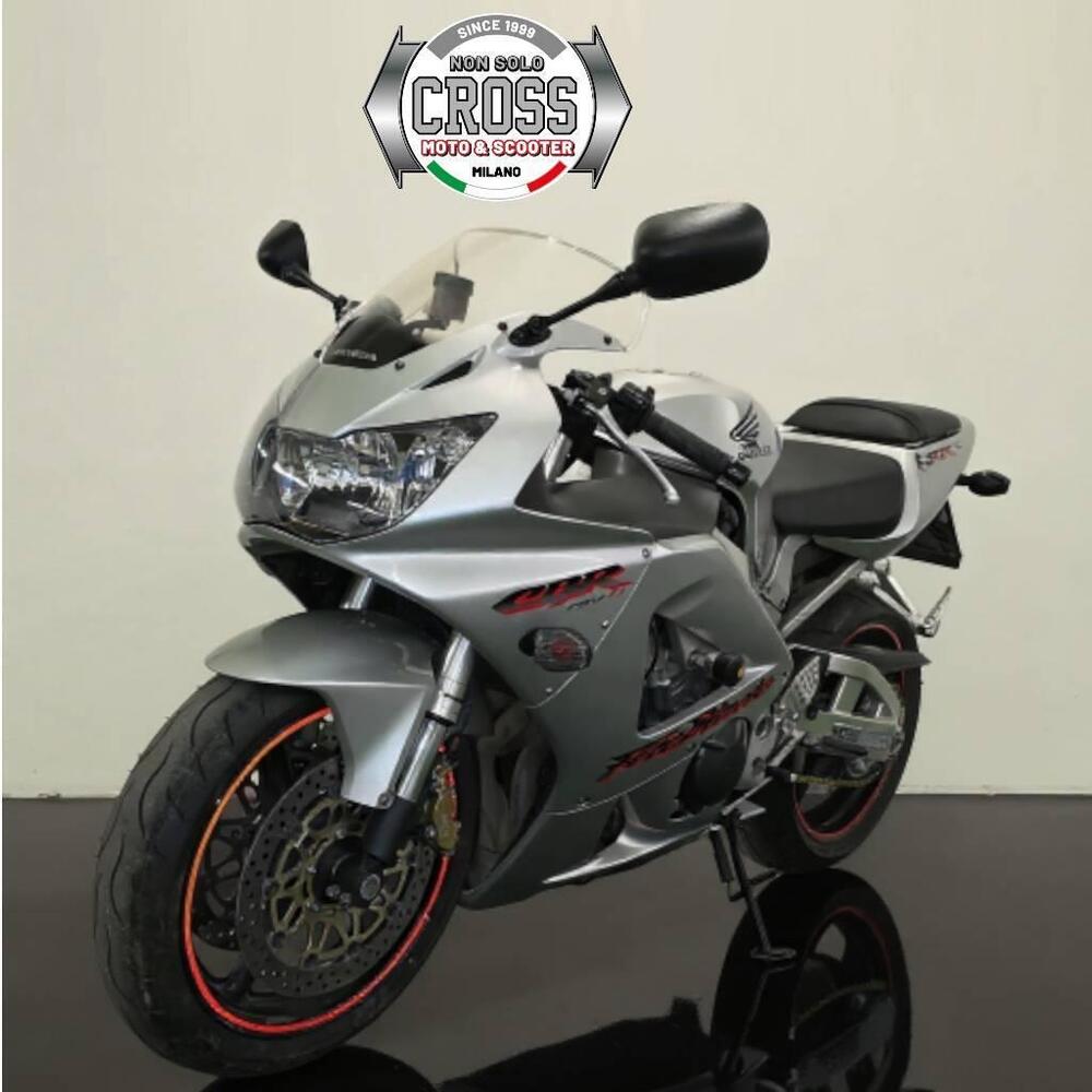 Honda CBR 900 RR Fireblade (2000 - 01) (3)