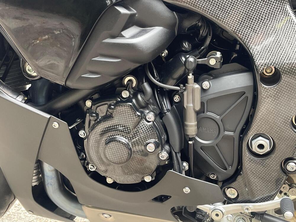 Yamaha YZF R1 (2020 - 25) (10)