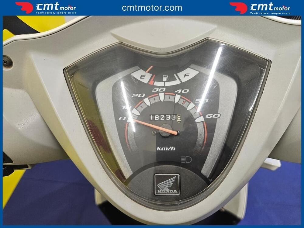 Honda Vision 50 (2011 - 17) (5)