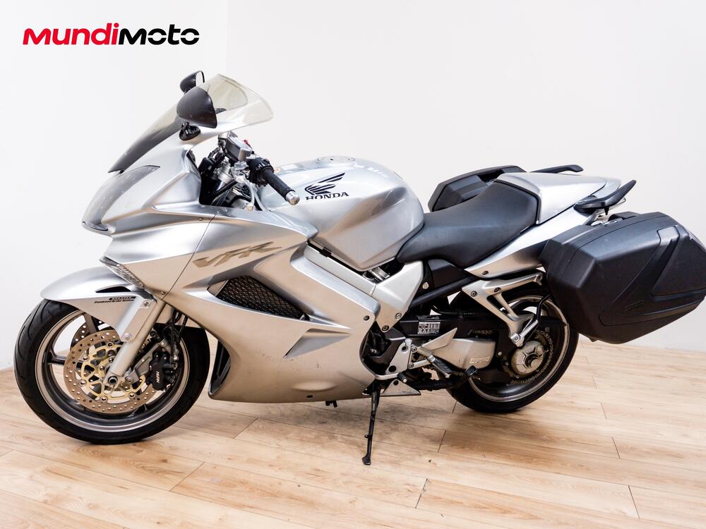 Honda VFR 800 (2002 - 05) (4)