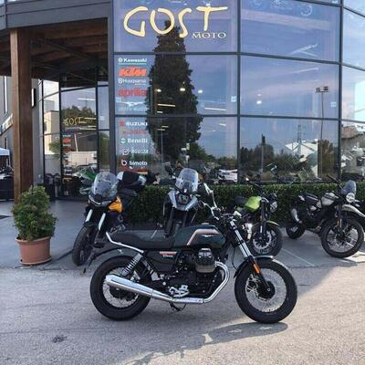 Moto Guzzi V9 Bobber Special Edition (2023 - 25) nuova