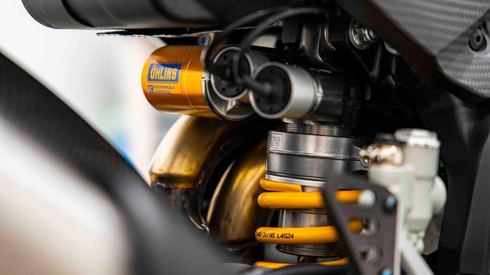 Aprilia Tuono V4 Factory (2025) (12)