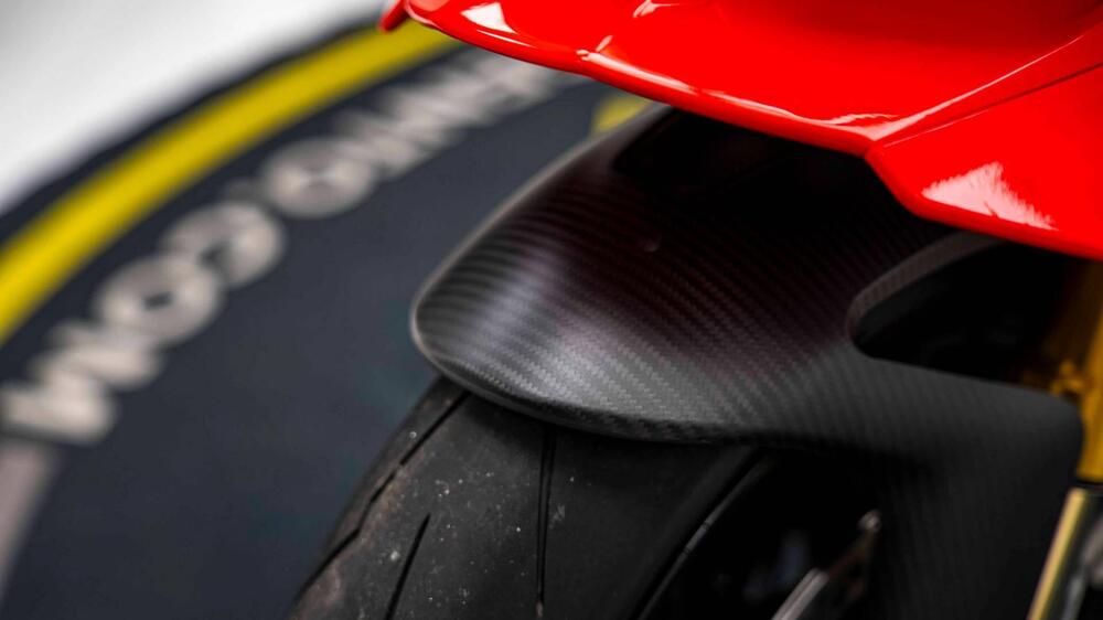 Aprilia Tuono V4 Factory (2025) (17)