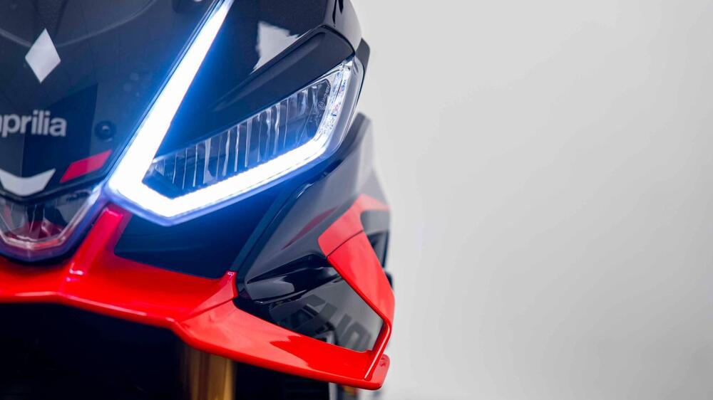 Aprilia Tuono V4 Factory (2025) (19)