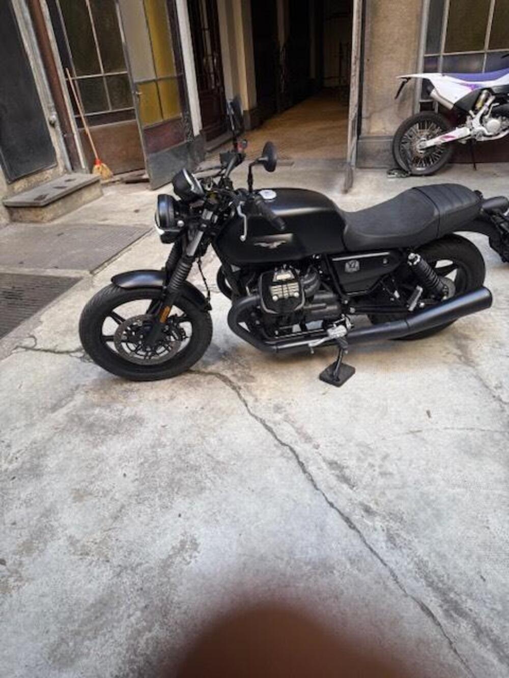 Moto Guzzi V7 Stone (2025)