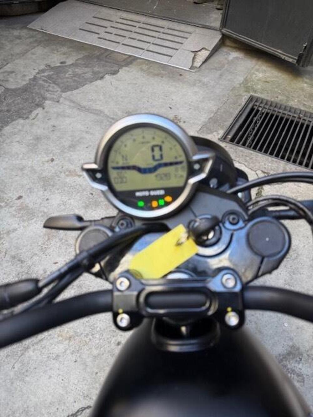 Moto Guzzi V7 Stone (2025) (3)