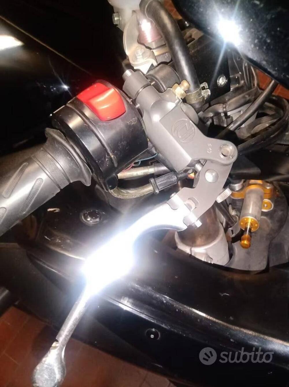 Suzuki GSX-R1000 (2005 - 06) (4)