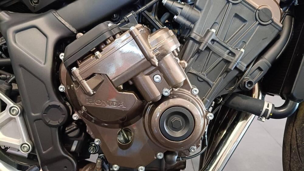 Honda CB 650 R E-Clutch (2024 - 25) (4)