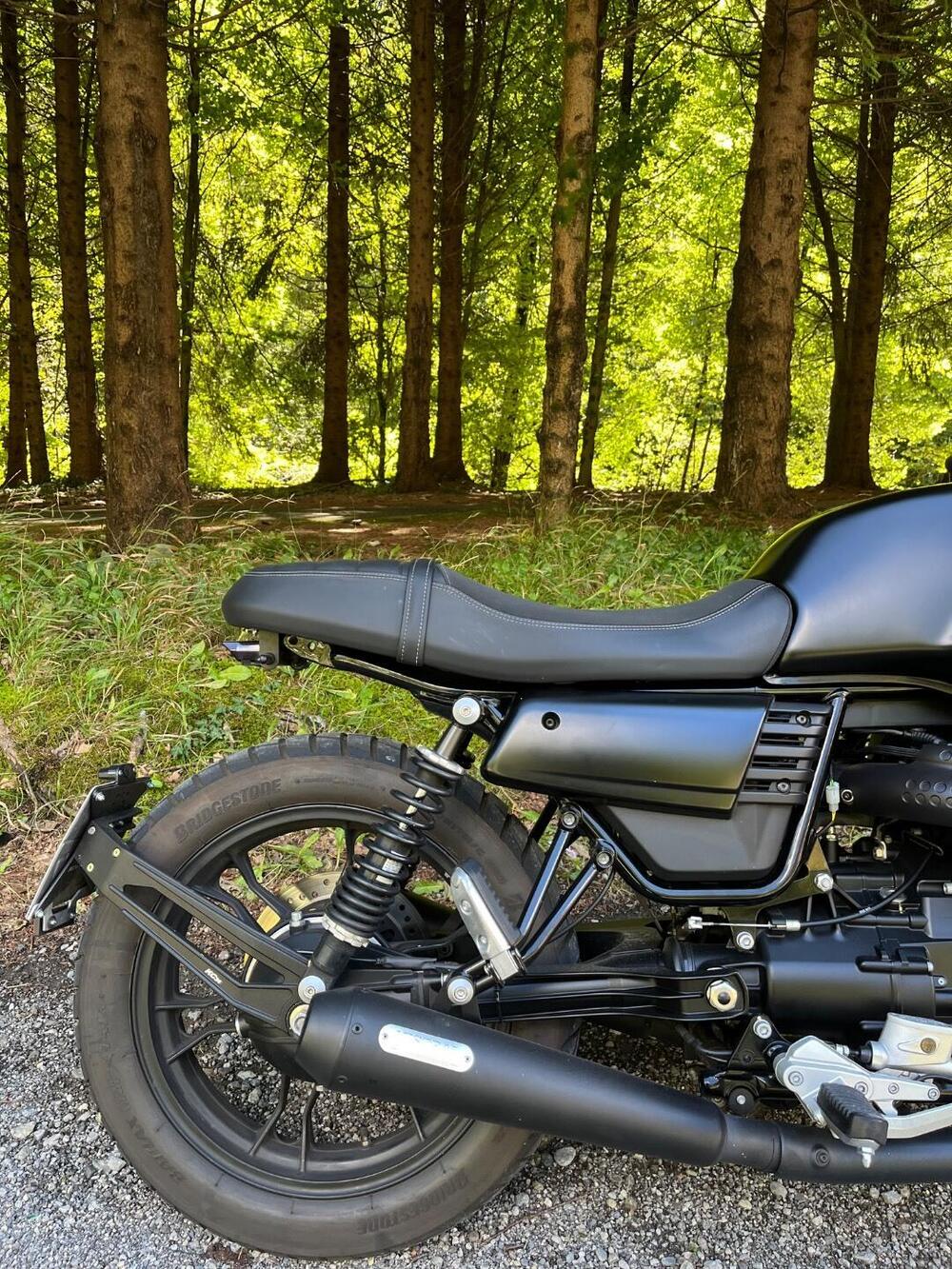Moto Guzzi V7 III Stone (2017 - 20) (2)