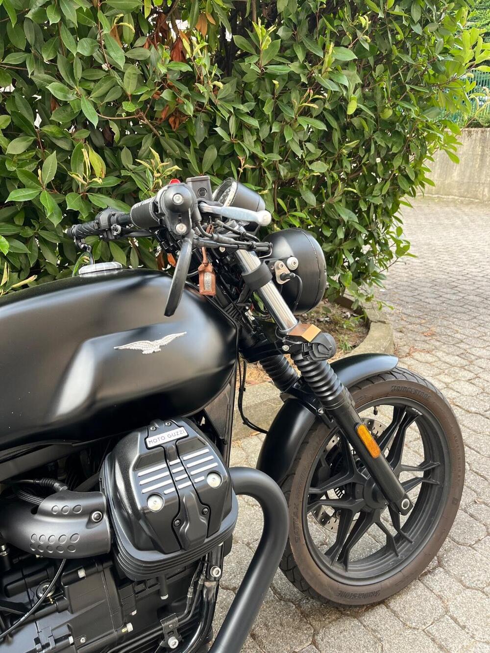 Moto Guzzi V7 III Stone (2017 - 20) (4)