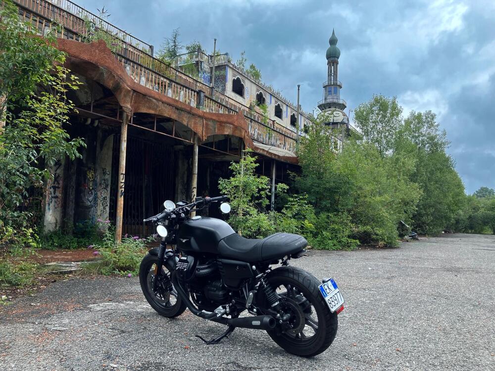 Moto Guzzi V7 III Stone (2017 - 20) (9)