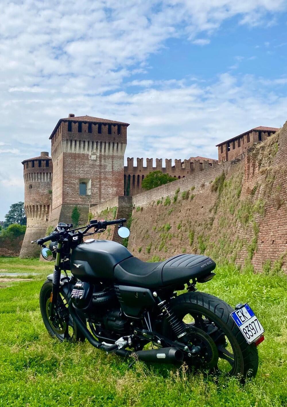 Moto Guzzi V7 III Stone (2017 - 20) (10)