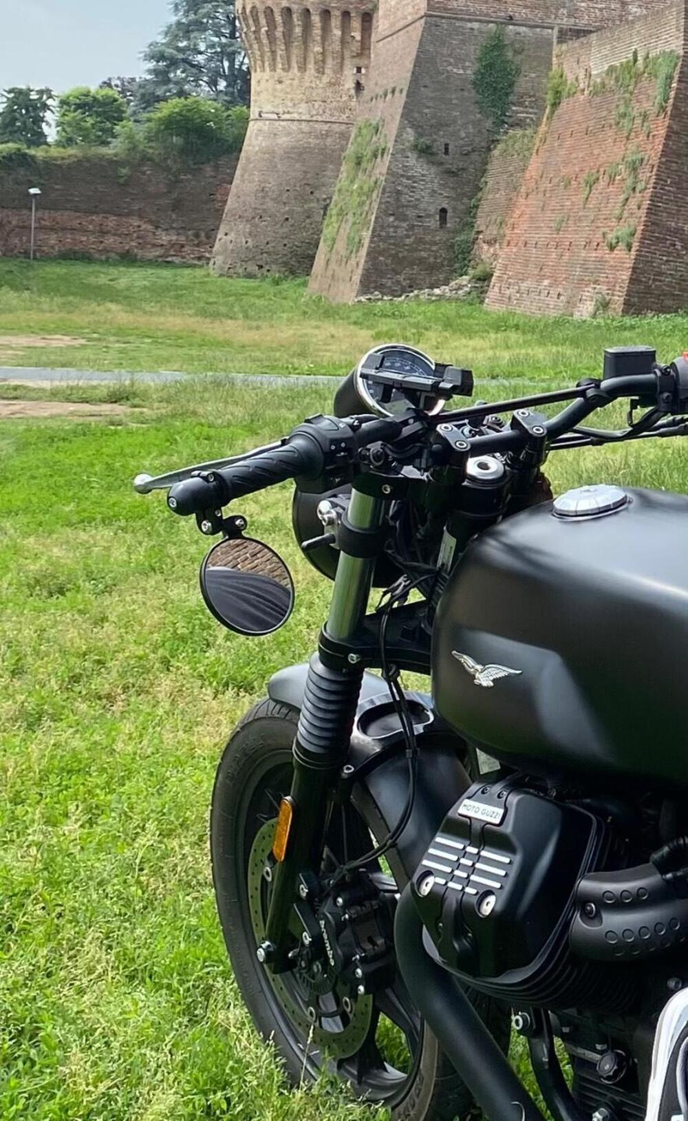 Moto Guzzi V7 III Stone (2017 - 20) (11)