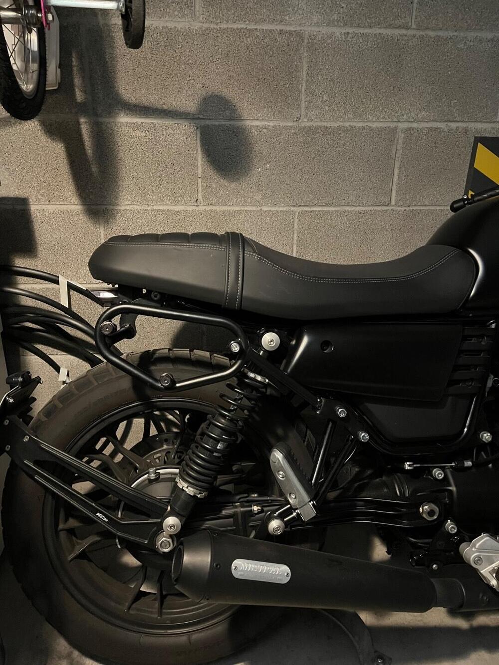 Moto Guzzi V7 III Stone (2017 - 20) (12)