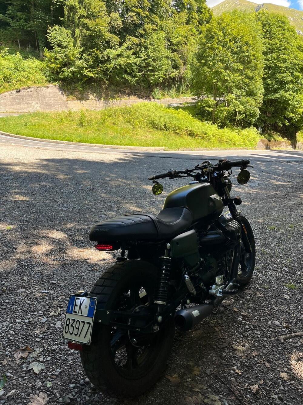 Moto Guzzi V7 III Stone (2017 - 20) (15)