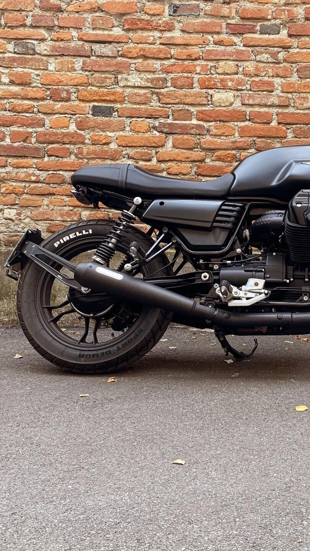 Moto Guzzi V7 III Stone (2017 - 20) (16)