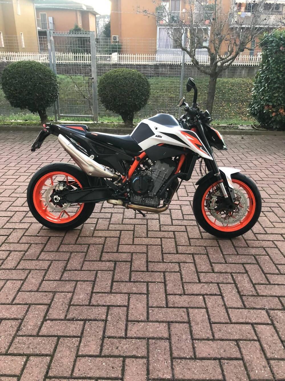 KTM 890 Duke R (2021)