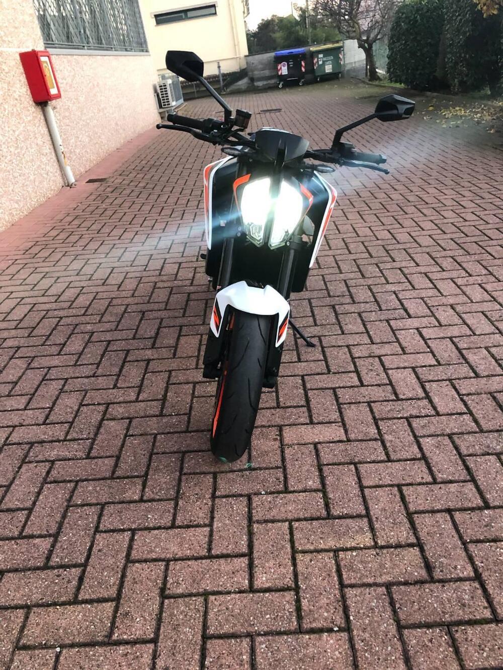 KTM 890 Duke R (2021) (2)