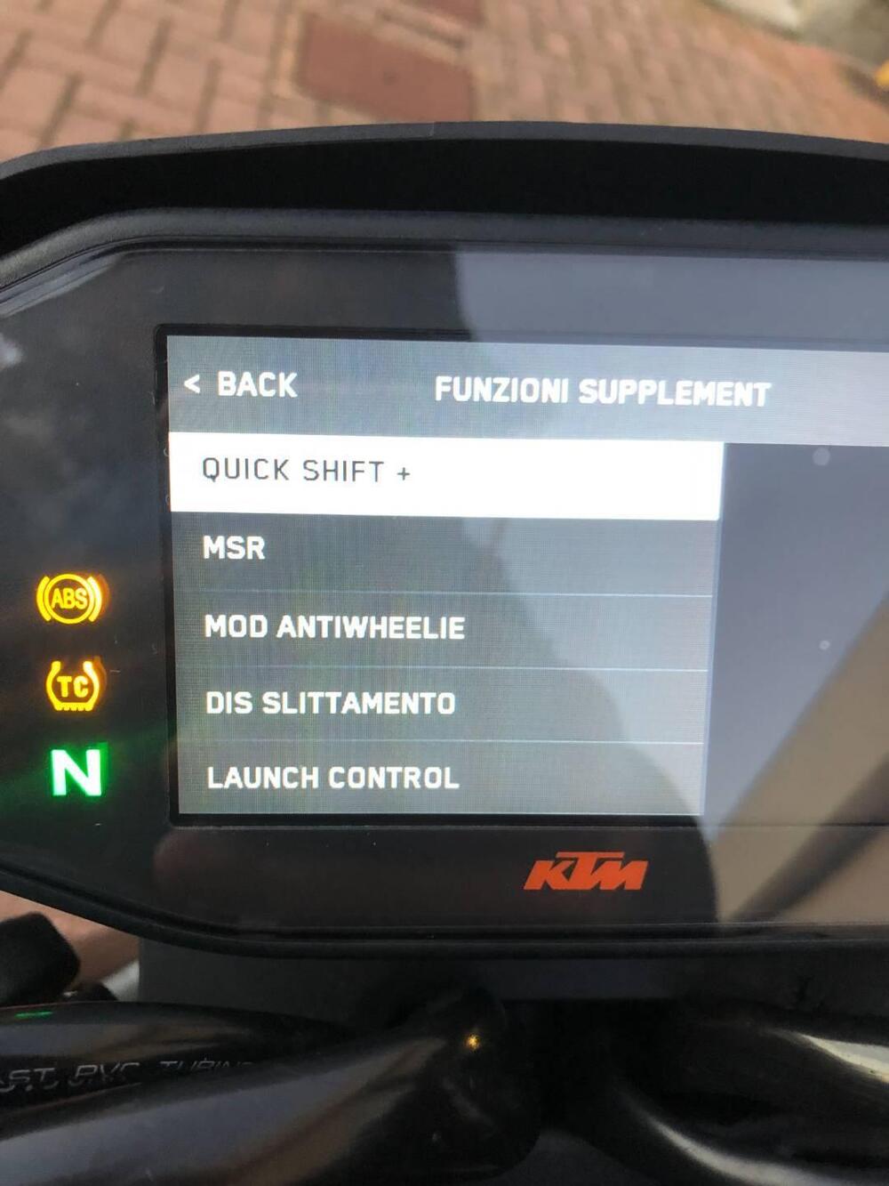 KTM 890 Duke R (2021) (5)