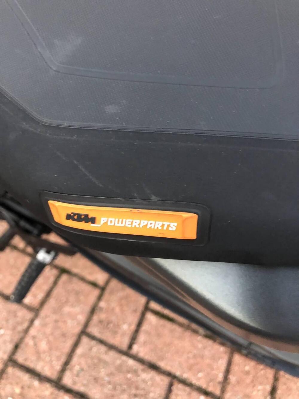 KTM 890 Duke R (2021) (7)