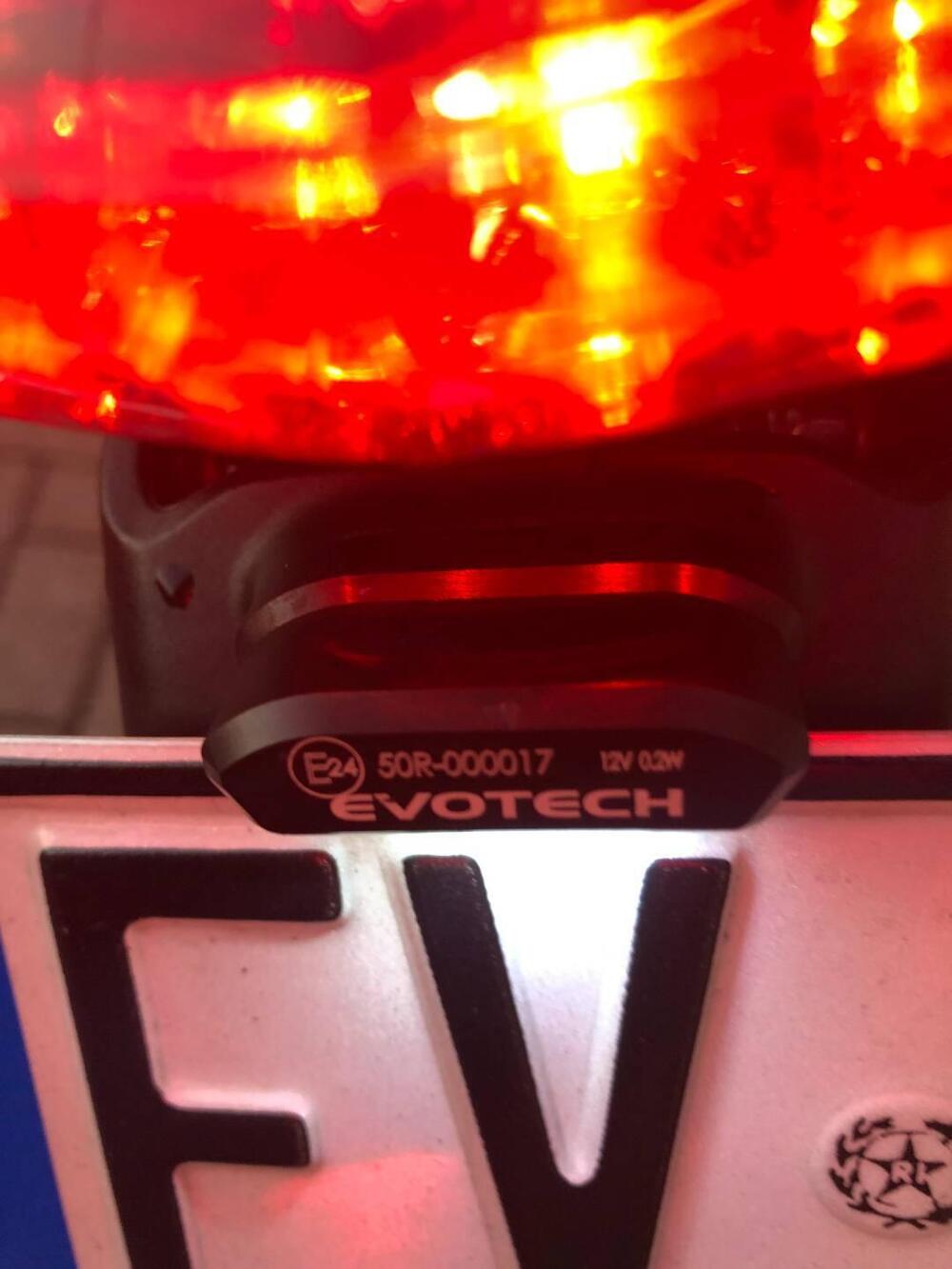 KTM 890 Duke R (2021) (8)