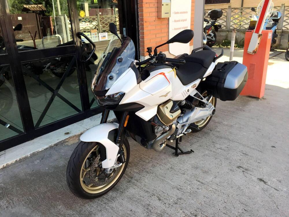 Moto Guzzi V100 Mandello (2022 - 24) (4)