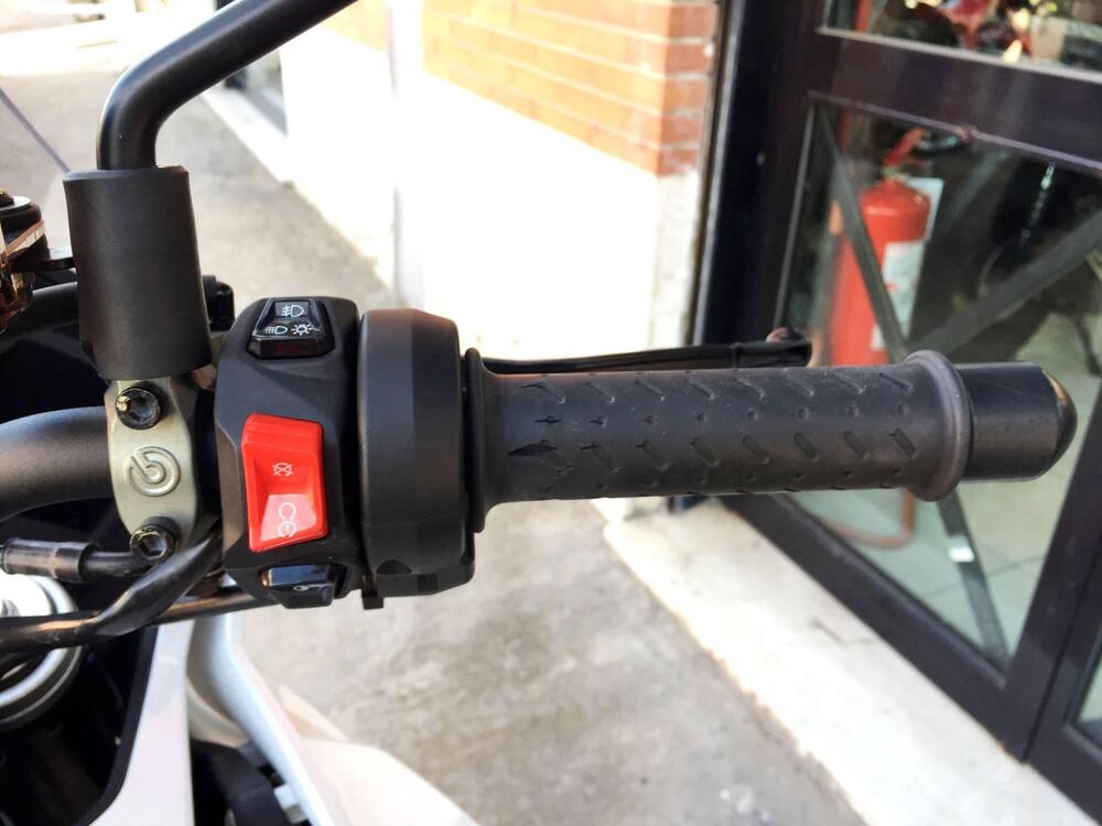 Moto Guzzi V100 Mandello (2022 - 24) (13)