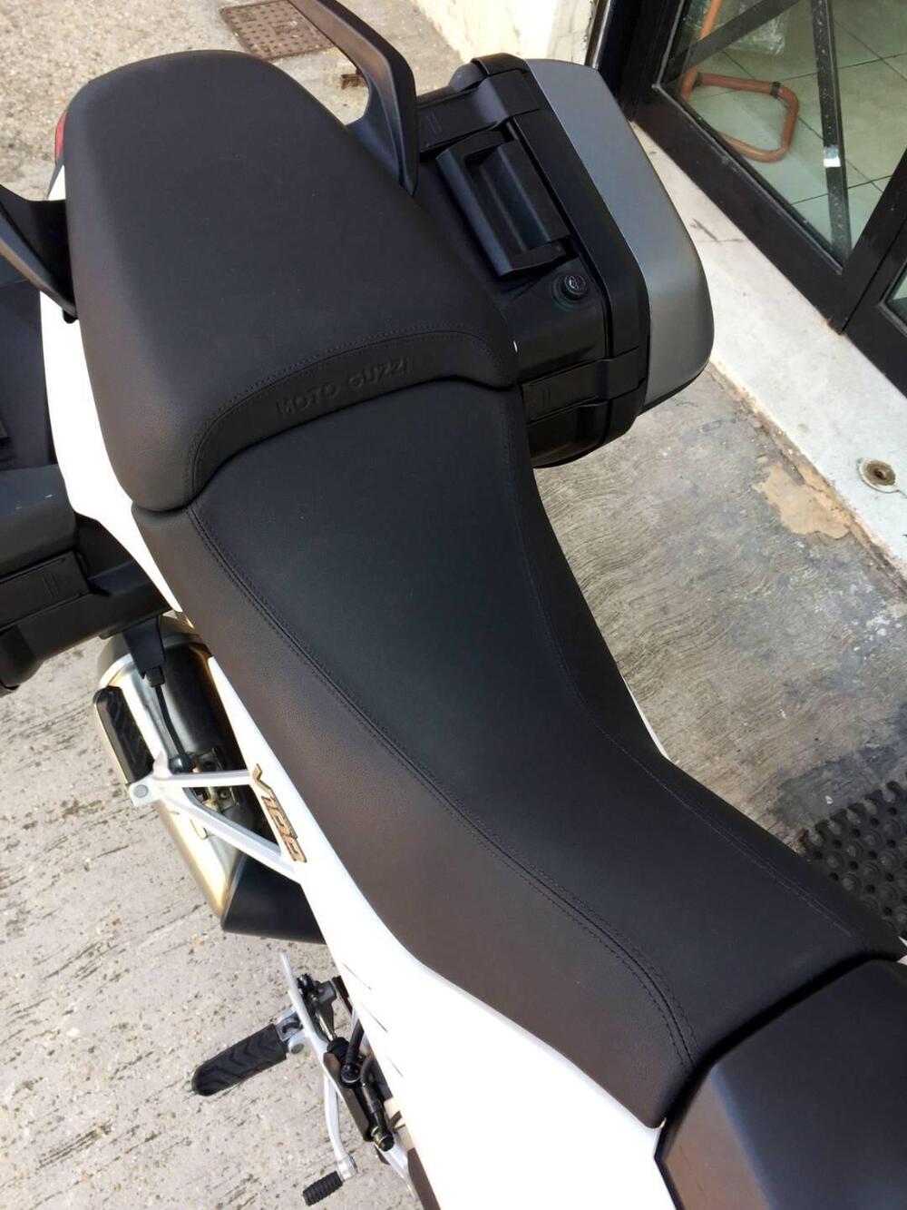 Moto Guzzi V100 Mandello (2022 - 24) (20)