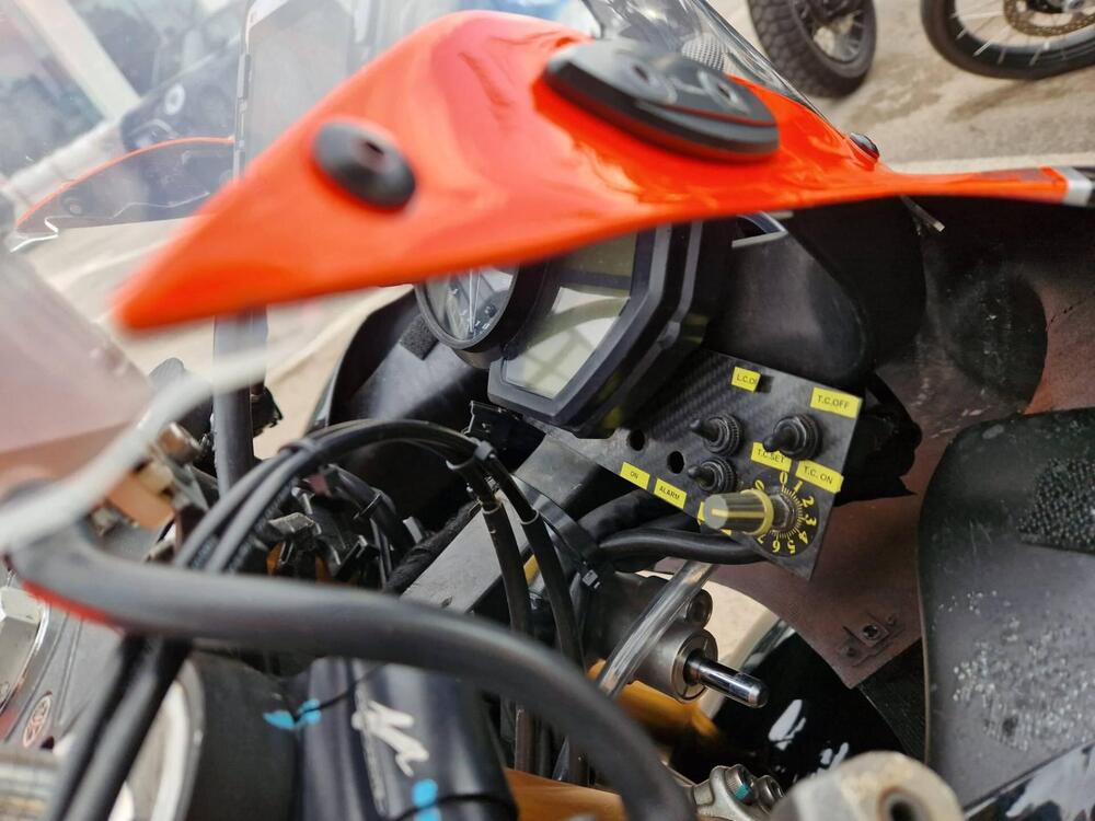 Yamaha YZF R1 (2009 - 11) (11)