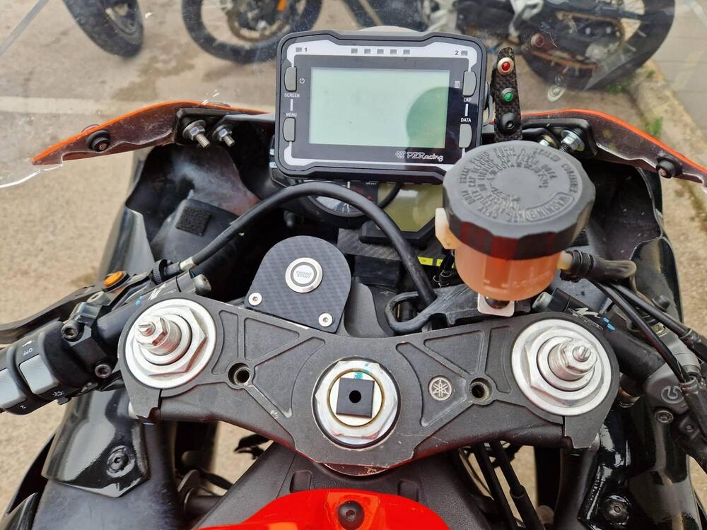 Yamaha YZF R1 (2009 - 11) (14)