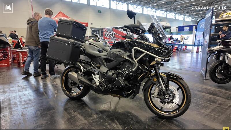 Intermot 2025: la nuova crossover Zontes 703T e la Triumph Street Triple RX viste da vicino [VIDEO]