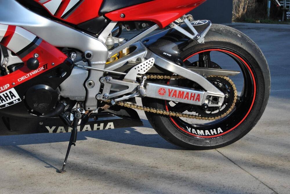 Yamaha YZF R1 (2000 - 01) (3)