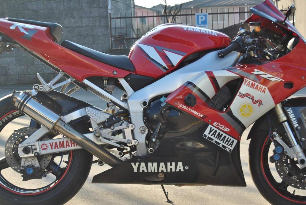 Yamaha YZF R1 (2000 - 01) (4)