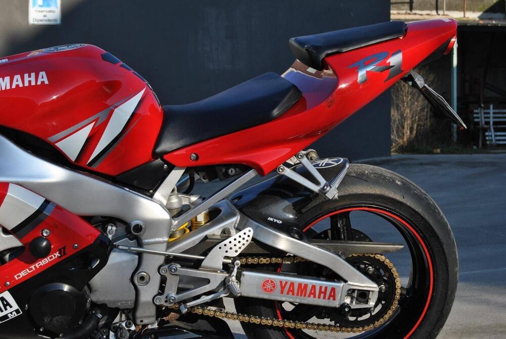 Yamaha YZF R1 (2000 - 01) (5)