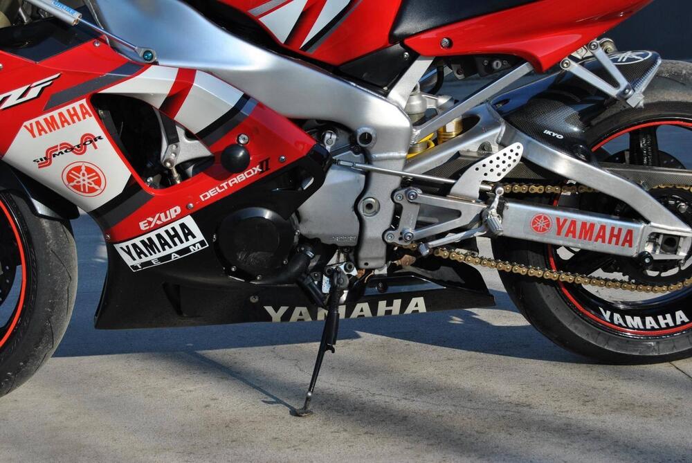 Yamaha YZF R1 (2000 - 01) (7)