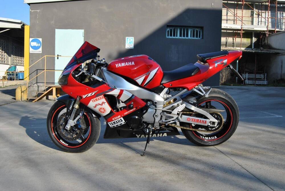 Yamaha YZF R1 (2000 - 01) (8)