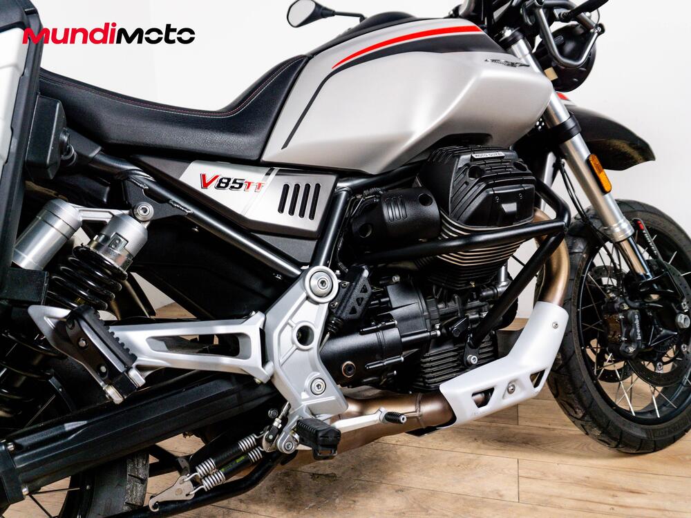 Moto Guzzi V85 TT Travel (2020) (4)