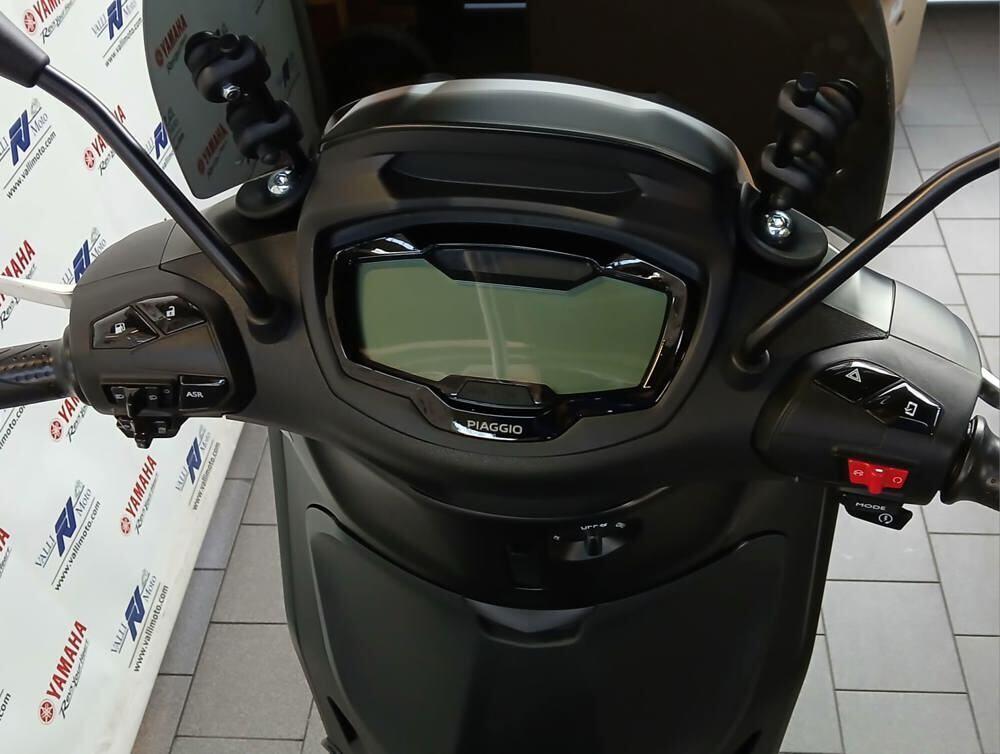 Piaggio Beverly 300 ABS-ASR (2021 - 25) (4)