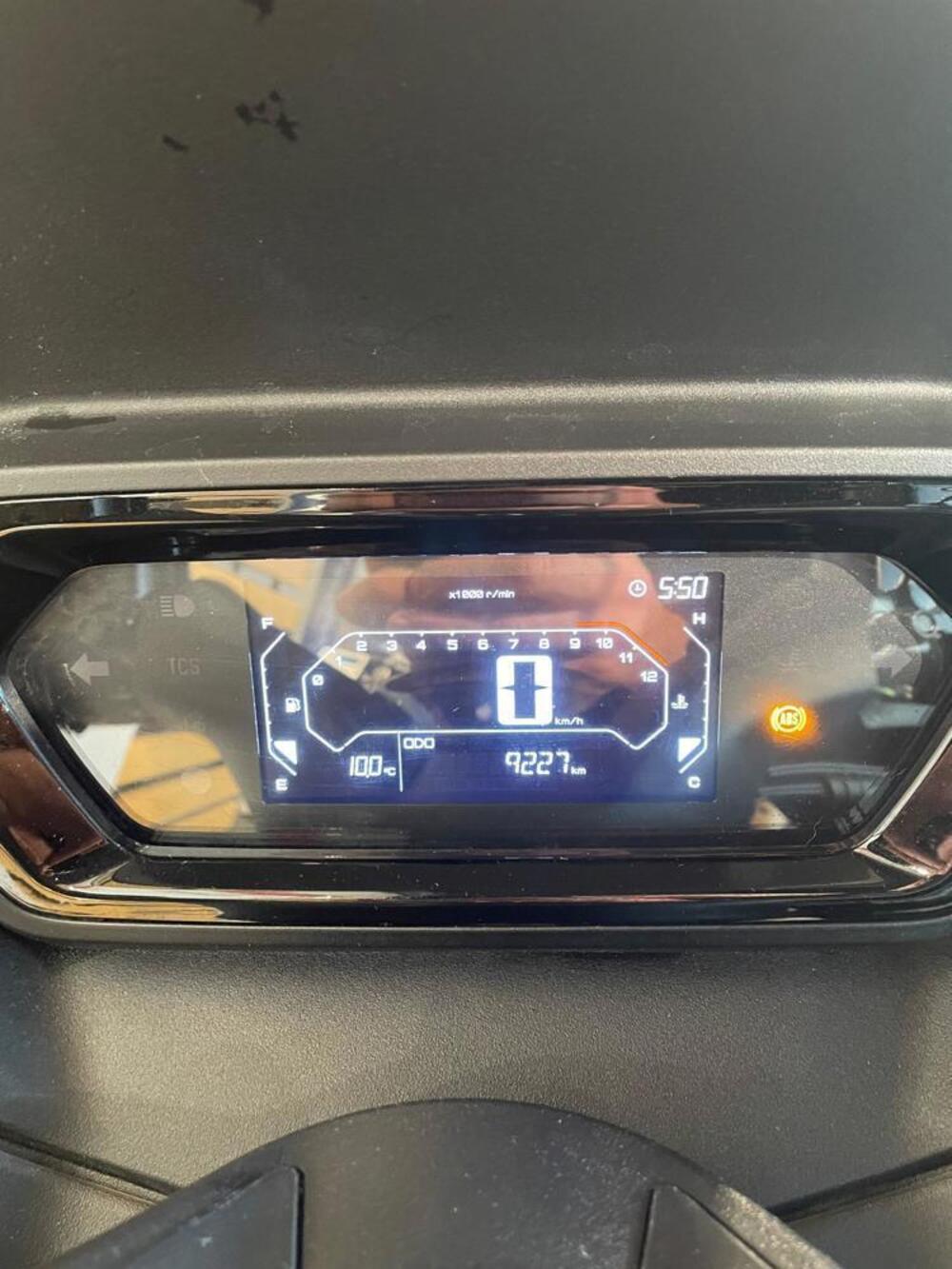 Yamaha X-Max 300 (2021 - 24) (4)