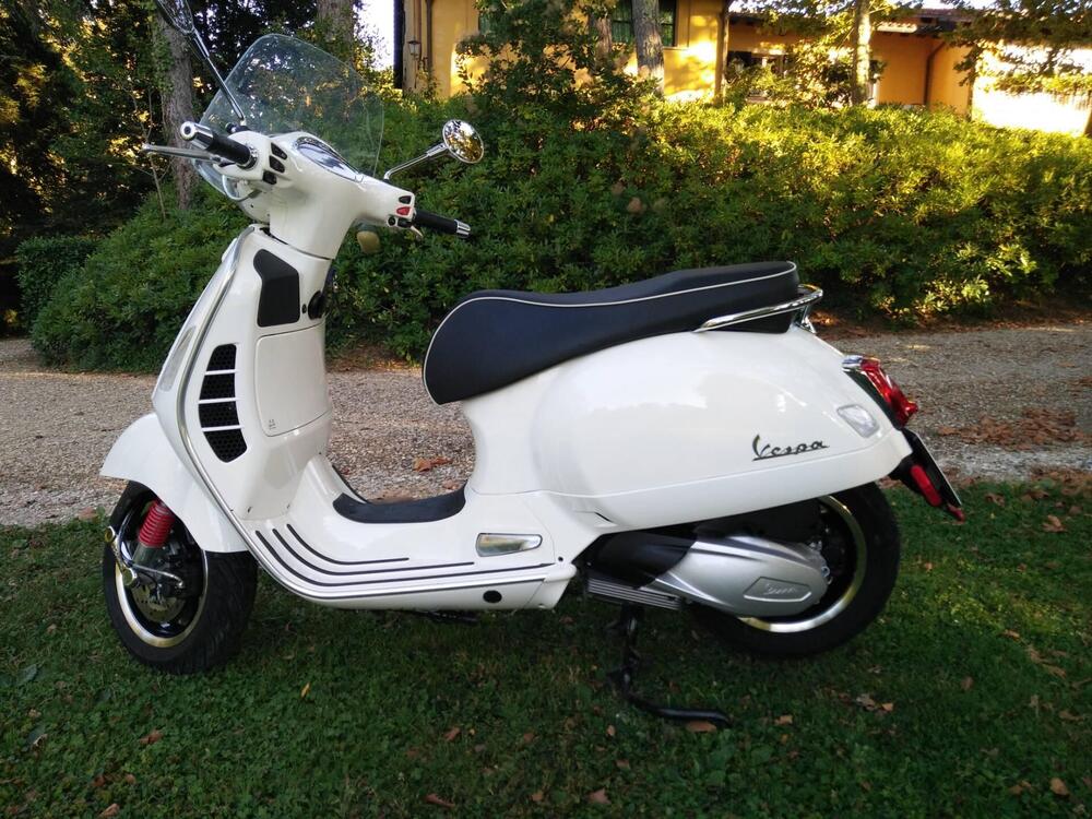 Vespa GTS 300 Super Hpe (2018 - 19) (2)