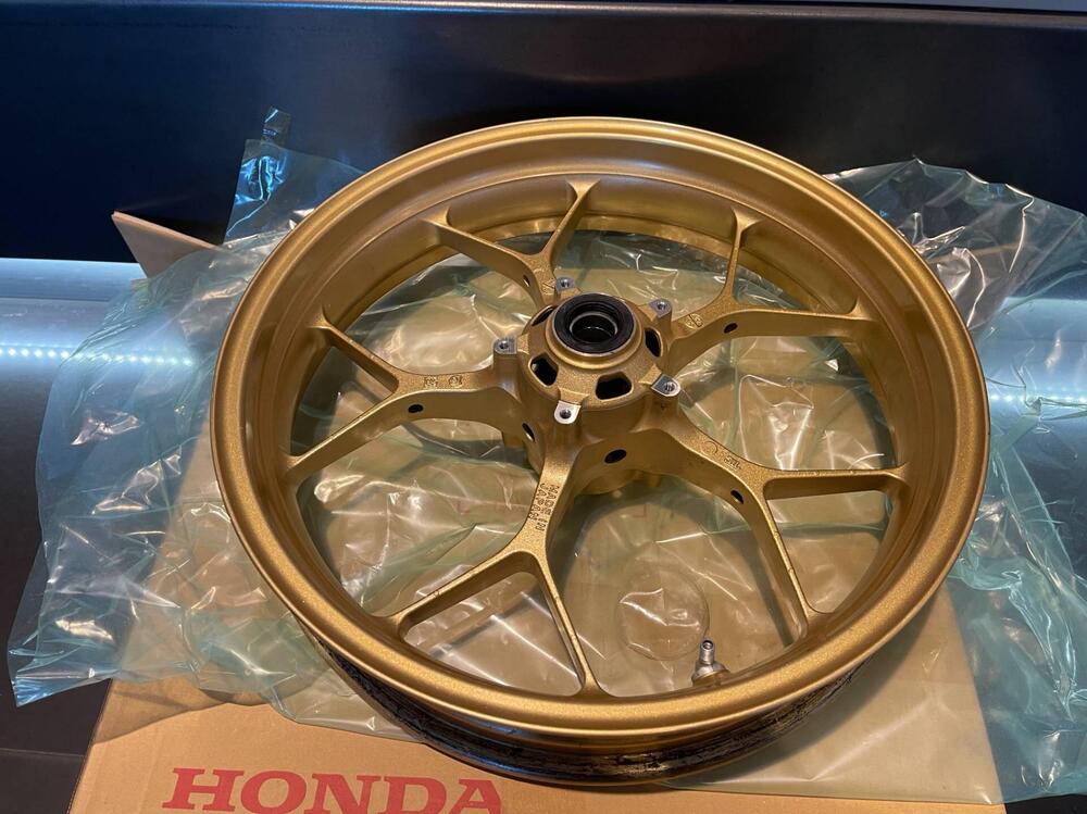 CERCHIO ANTERIORE HONDA CBR 1000 RR SP (2)