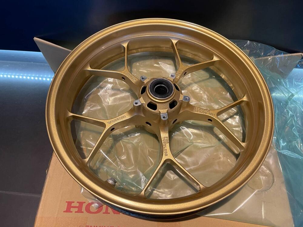 CERCHIO ANTERIORE HONDA CBR 1000 RR SP (3)