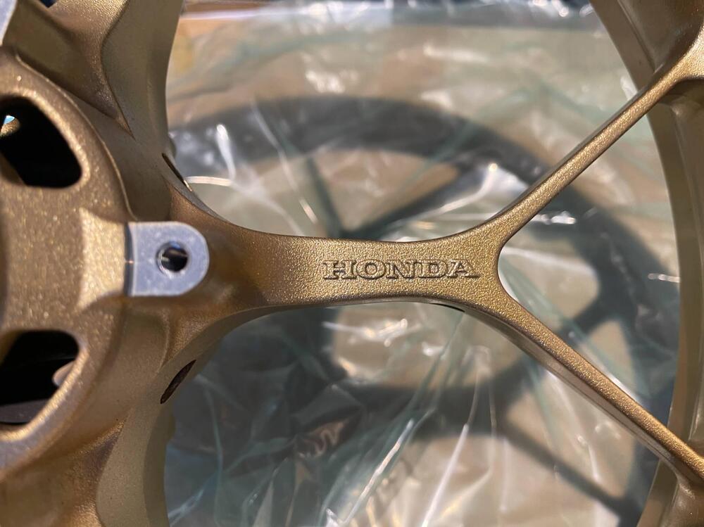 CERCHIO ANTERIORE HONDA CBR 1000 RR SP (4)
