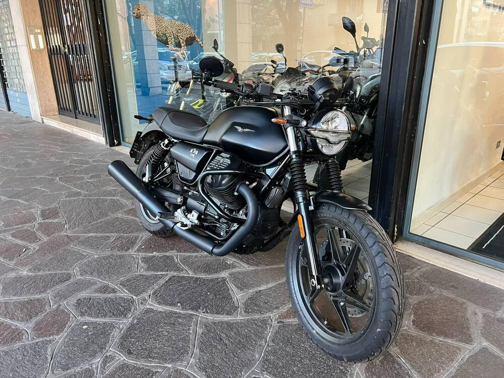 Moto Guzzi V7 Stone (2021 - 24) (2)